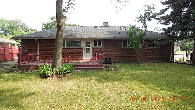 2nd image of 415 W Palatine Rd