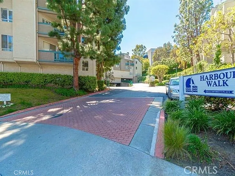 1441 Brett Pl — Photo 14