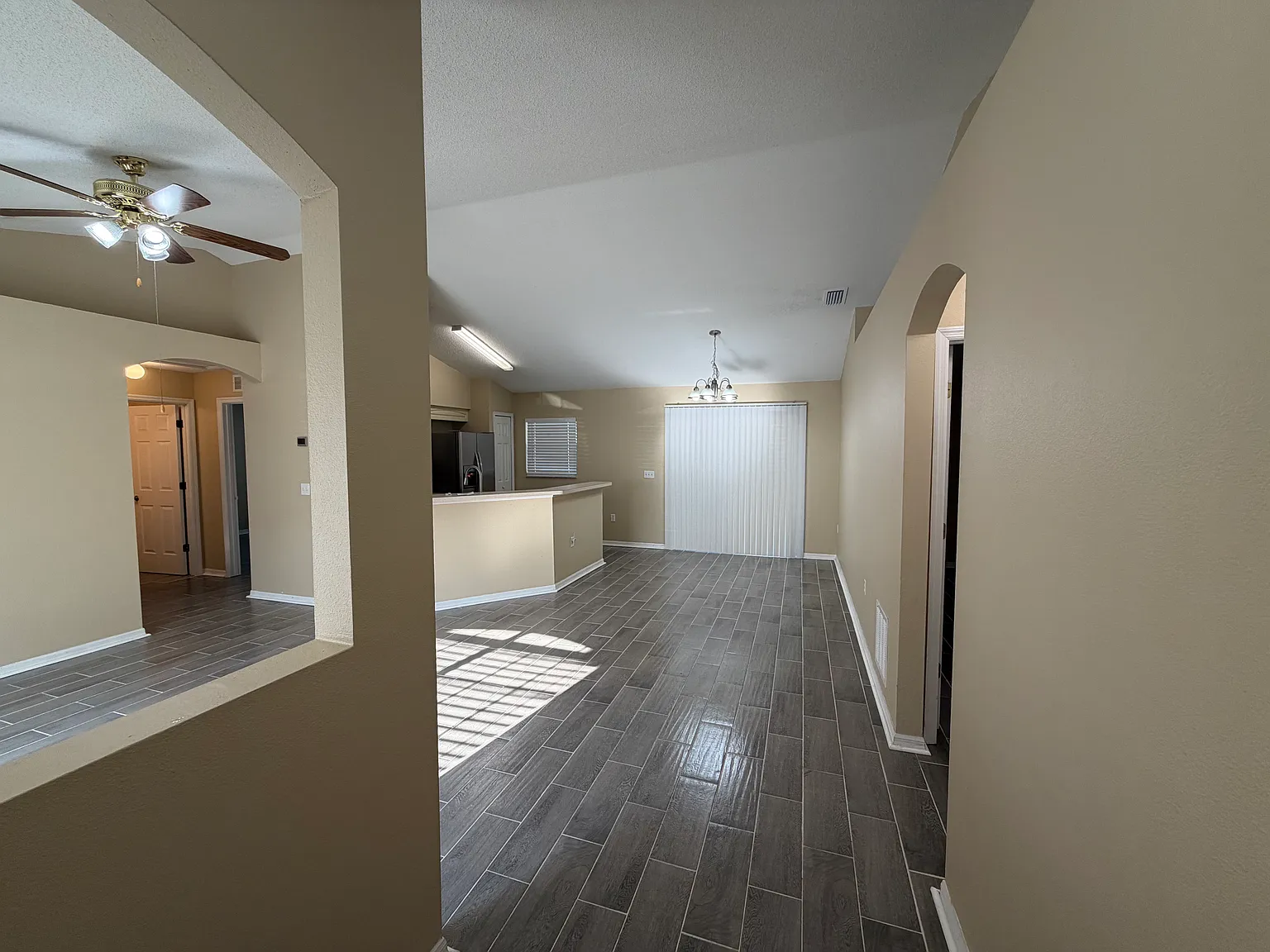 3 bed, 1211 sqft, $2,400 — Photo 4