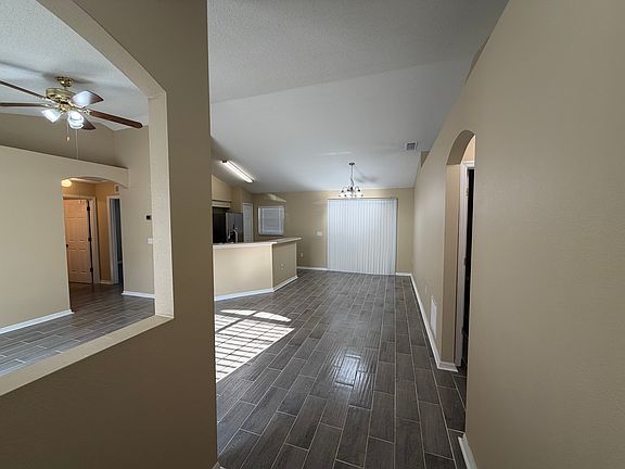 4th image of 835 Lancaster Ave