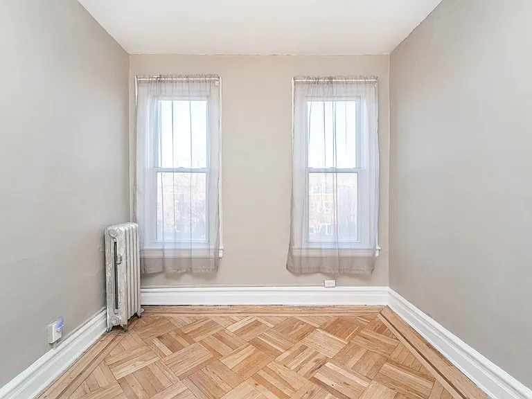 25-65 46th St #2 — Photo 3