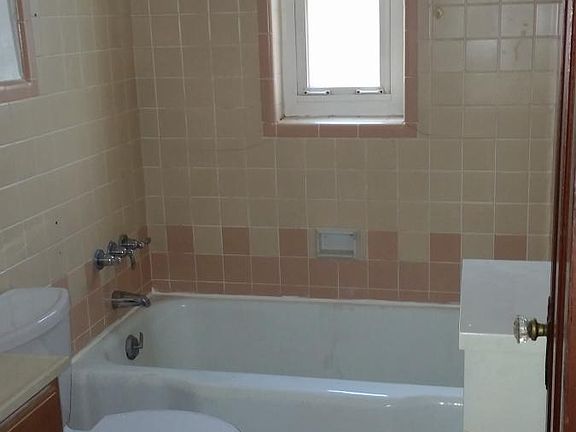 5th image of 2528 Williams Ave APT 2