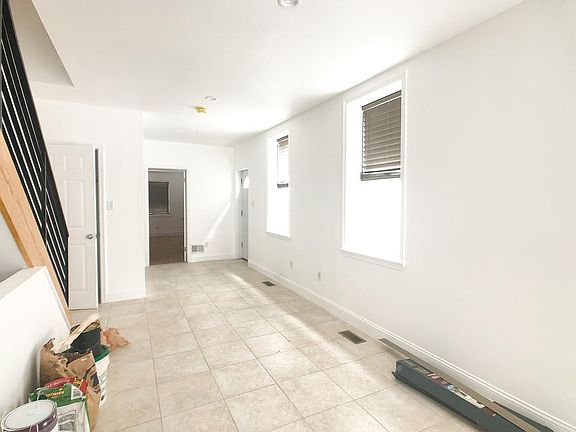 5th image of 1335 Marlborough St
