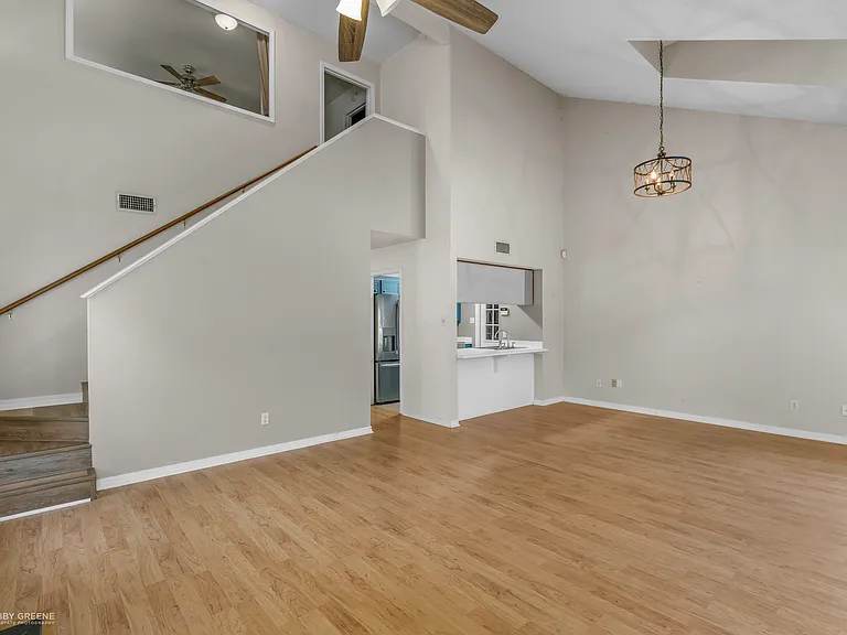 921 Pennington Ln — Photo 5