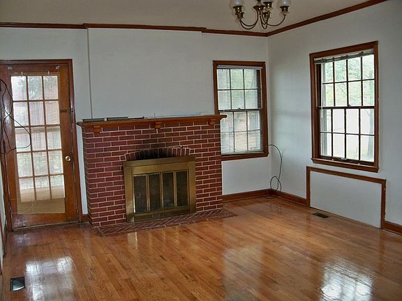3rd image of 2731 Ashland Ave