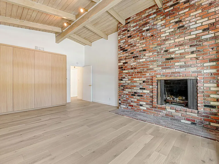 827 15th St - steps to Montana Ave in Santa Monica! — Photo 11