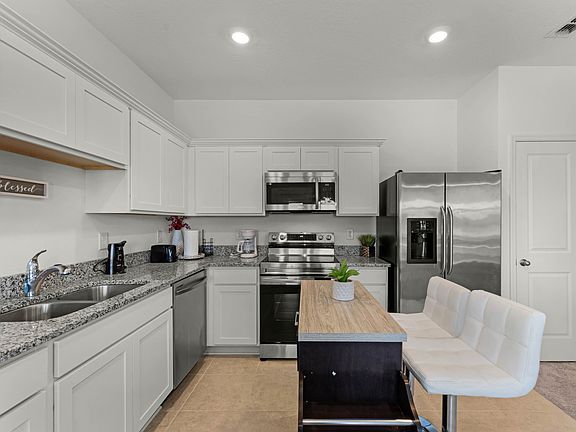 3rd image of 217 Mandovi St