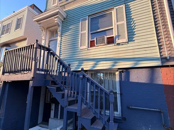 366 E 8th St, South Boston, MA 02127