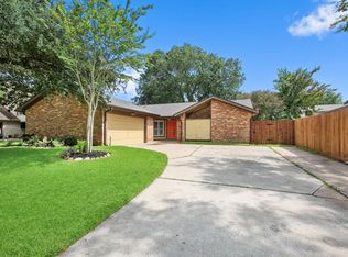 2423 Colleen Dr, Pearland, TX 77581