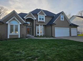 1308 SW Surrey Trce, Lees Summit, MO 64081