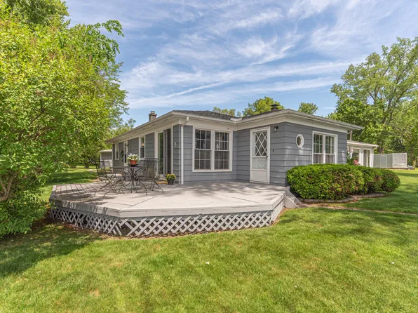 9547 Crestline Dr, Pinckney, MI 48169