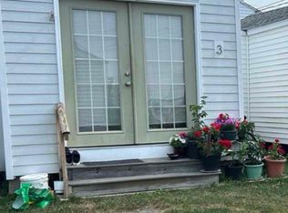 8 Page Ln, Hampton, NH 03842