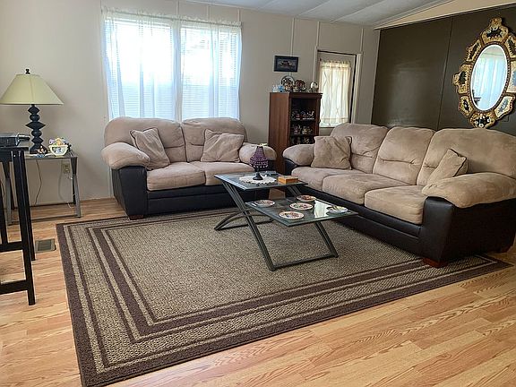 2nd image of 10 White Feather Ln
