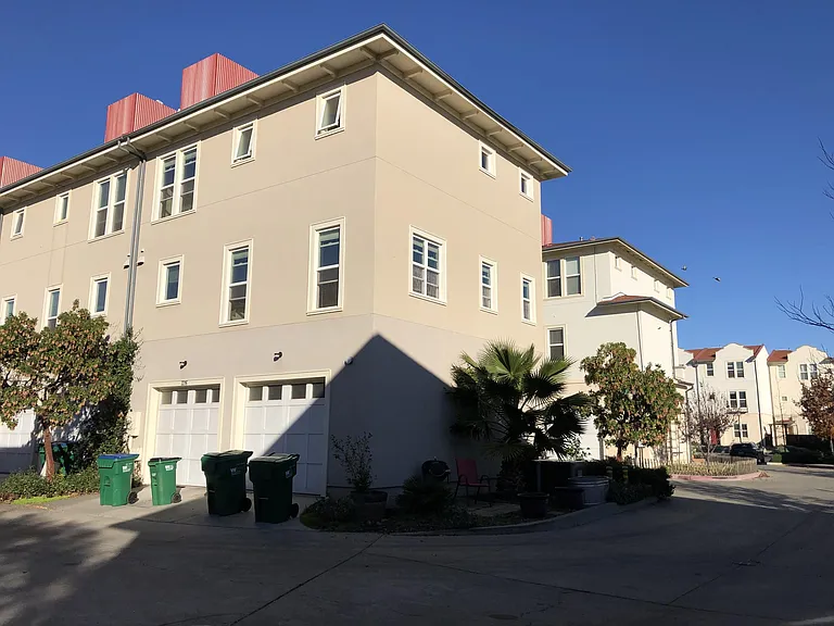 2216 Leinberger Ln — Photo 1