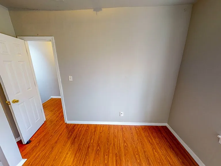2429 Druid Hill Ave — Photo 9
