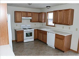 4th image of 2307 Maxine Ln