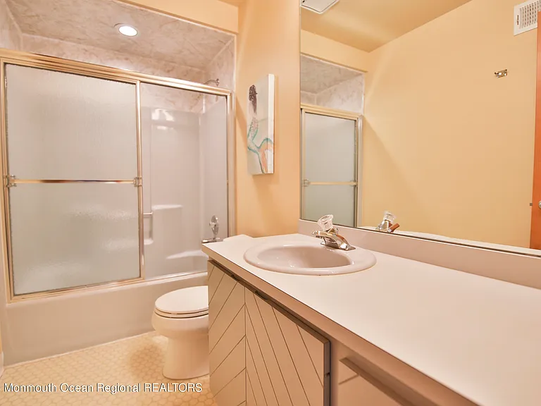 21 Brown Ave — Photo 42