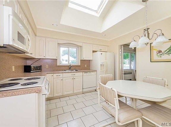 5th image of 715 Cynthia Dr