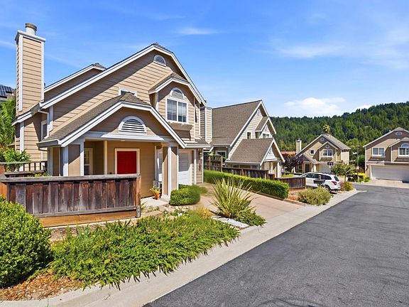 3rd image of 15 Windward Pl