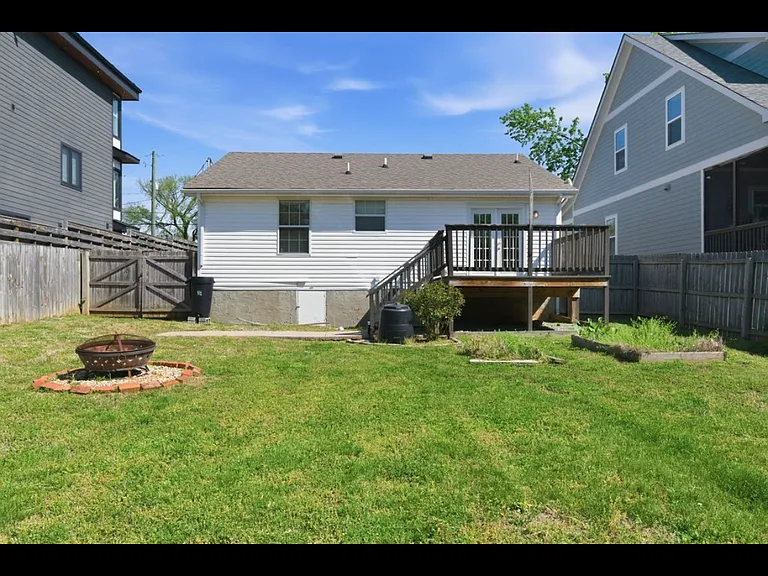 1002 Sharpe Ave — Photo 9
