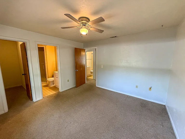 2735 SW 35th Pl #201 — Photo 19