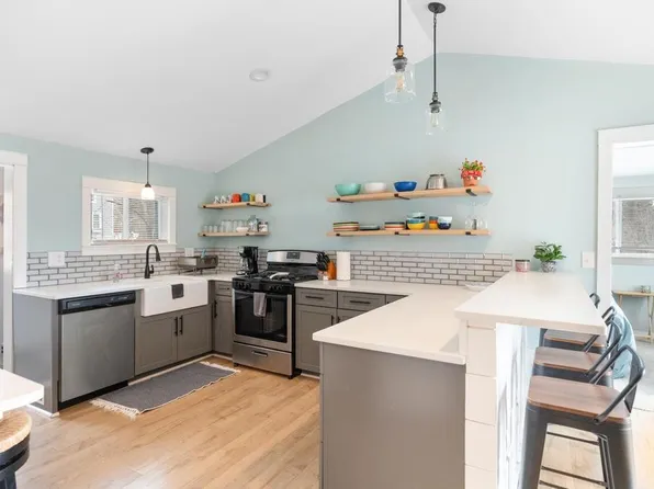 925 Charlevoix St, Boyne City, MI 49712