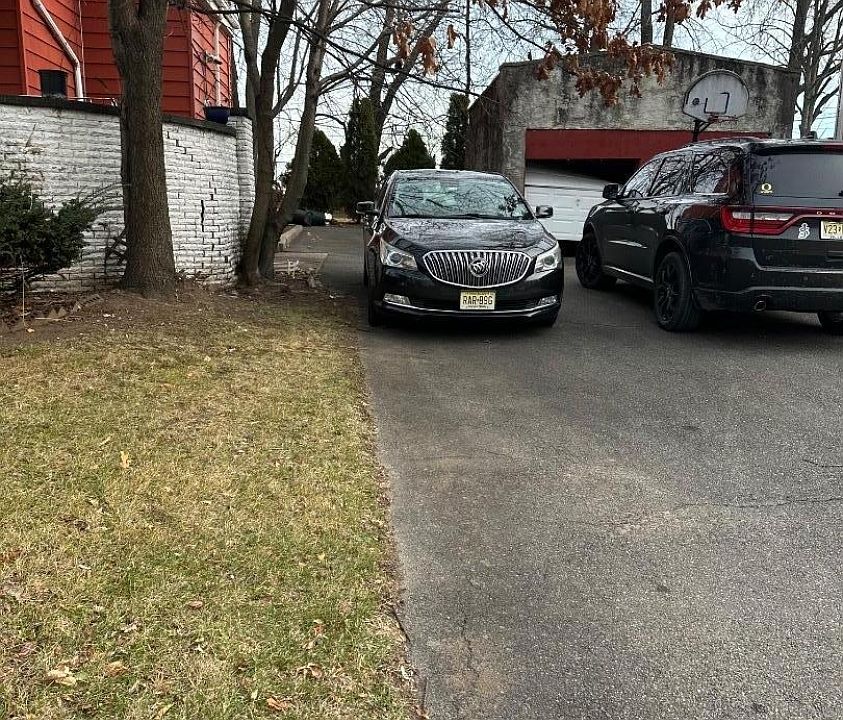 2nd image of 18 Hawthorne Pl