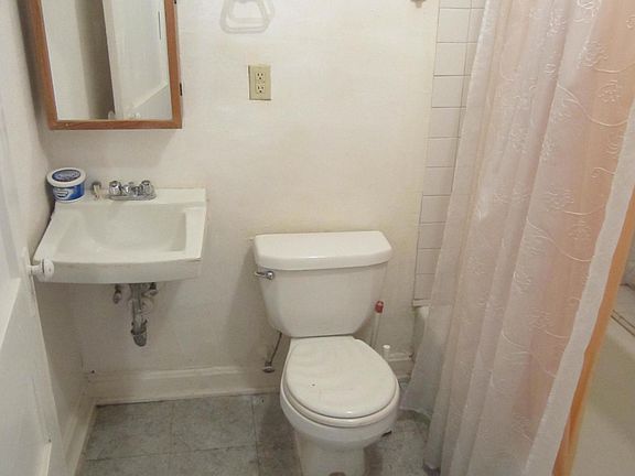 3rd image of 899 S 18th St Floor 3
