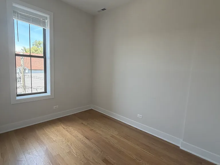 3354 N Sheffield Ave — Photo 14
