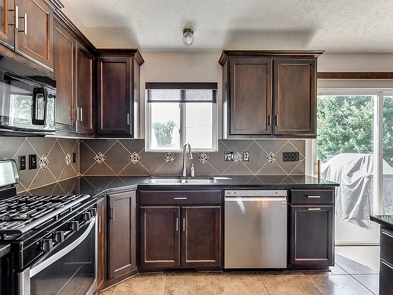16655 Erskine St — Photo 14