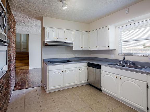 3rd image of 1380 Ironwood Dr