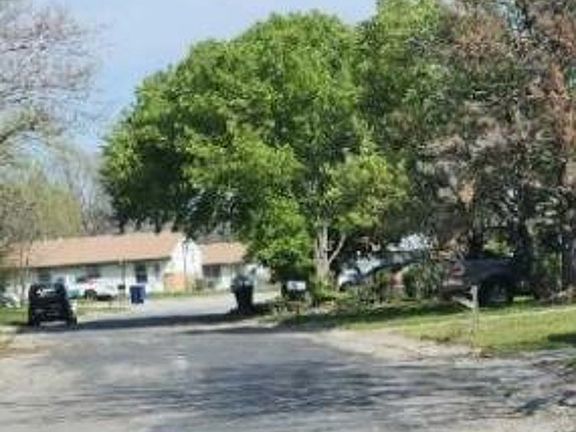 Exterior Neighborhood (street photo)