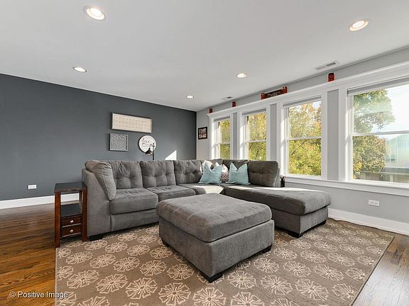 3rd image of 3720 N Kedvale Ave Unit 3