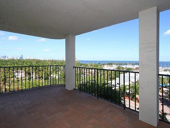 3rd image of 2575 S Bayshore Dr APT 10B