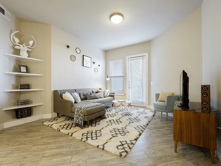 Maple District Lofts — Photo 5