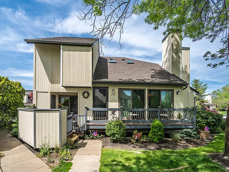 245 Crabtree Ct — Photo 1