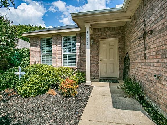 3rd image of 3813 Kirby Dr