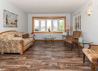 3rd image of 5318 Highland Ct
