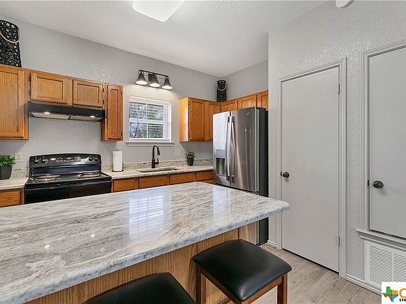 3rd image of 214 Windcrest