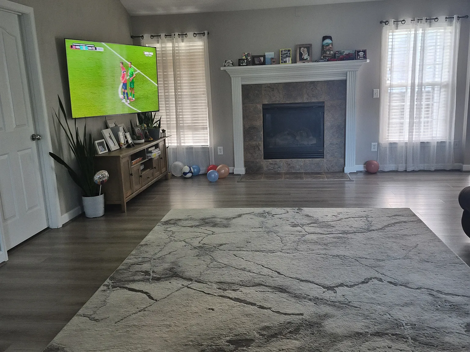 4 bed, 2802 sqft, $3,590 — Photo 2