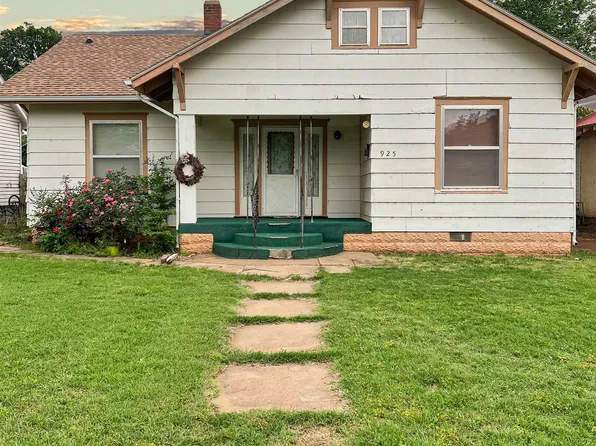 925 Center St, Alva, OK 73717