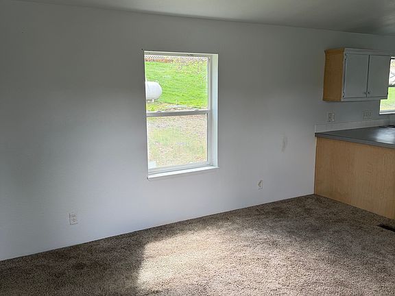 2nd image of 625 Lilac Ln