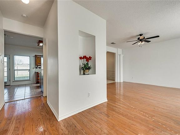 5th image of 2113 Cantura Dr