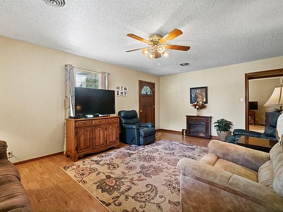 5th image of 557 Matheus Dr