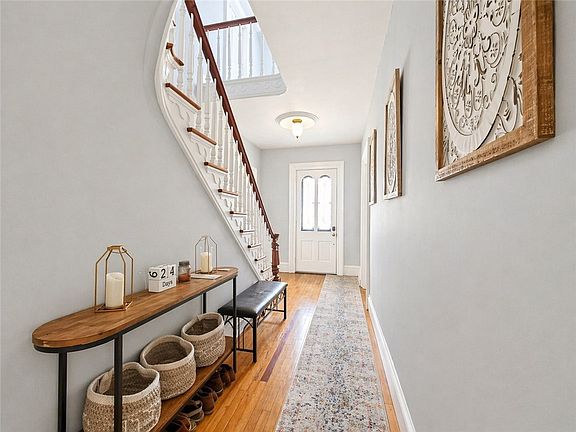 3rd image of 41 Clinton St