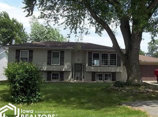 206 N Grandview Dr, Le Grand, IA 50142