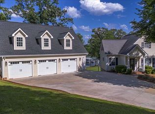 690 Freedom Heights Dr, Hartwell, GA 30643