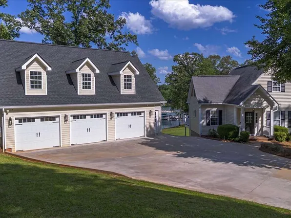 690 Freedom Heights Dr, Hartwell, GA 30643