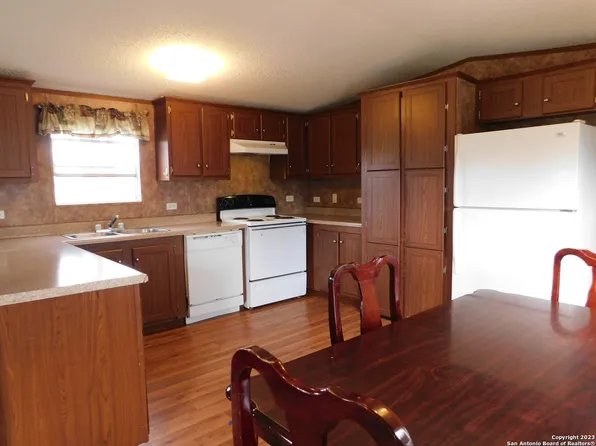 1679 County Road 665, Devine, TX 78016
