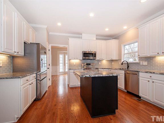 4th image of 510 Carriage Woods Cir